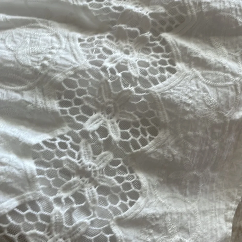 Dress size 9 but fits small - Picture 2 of 4